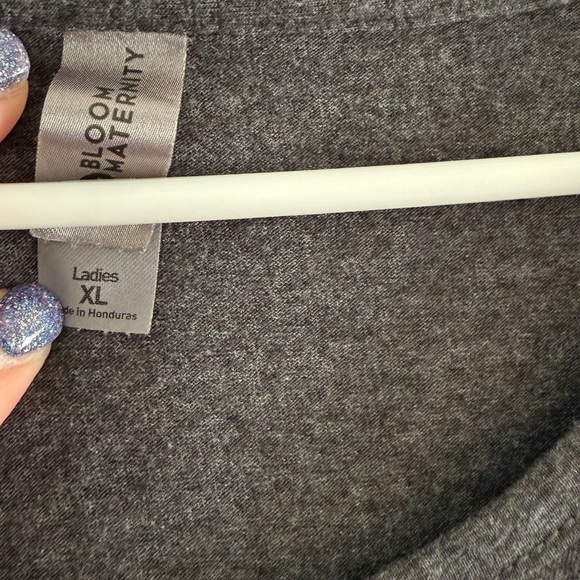 Saint Patrick’s Day maternity short sleeve t-shirt XL Extra Lucky this year gray - Picture 2 of 3